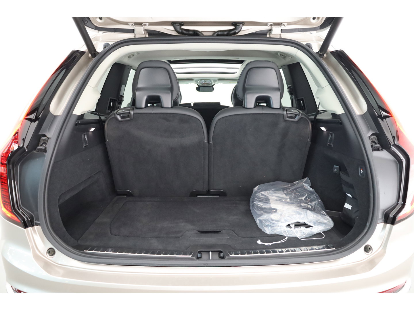 Volvo XC90 2.0 T8 Plug-in hybrid AWD Ultra Bright | Pano | MY26 | 360 Cam | Trekhaak | Stoelvent. | H&K Audio | HUD |