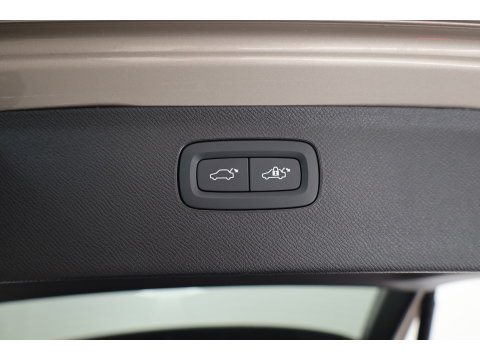Volvo XC90 2.0 T8 Plug-in hybrid AWD Ultra Bright | Pano | MY26 | 360 Cam | Trekhaak | Stoelvent. | H&K Audio | HUD |