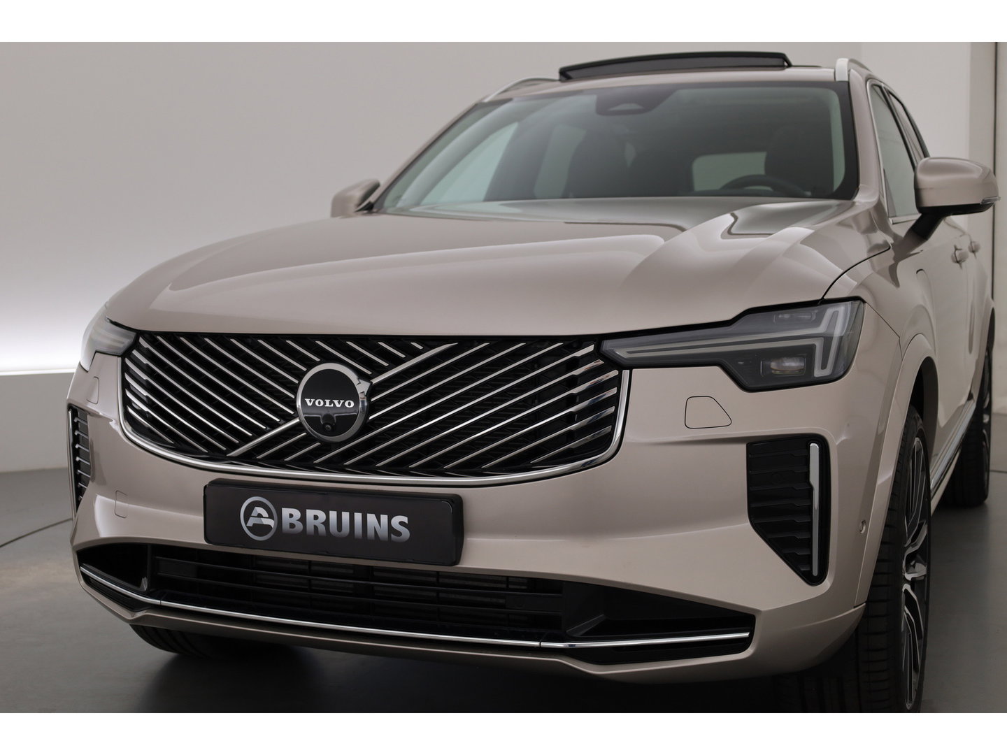 Volvo XC90 2.0 T8 Plug-in hybrid AWD Ultra Bright | Pano | MY26 | 360 Cam | Trekhaak | Stoelvent. | H&K Audio | HUD |