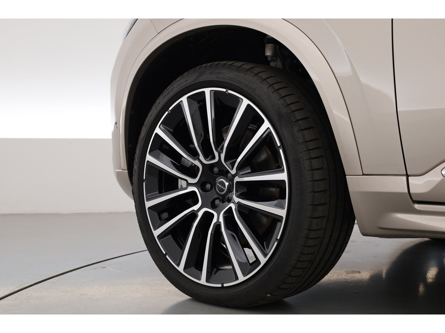 Volvo XC90 2.0 T8 Plug-in hybrid AWD Ultra Bright | Pano | MY26 | 360 Cam | Trekhaak | Stoelvent. | H&K Audio | HUD |