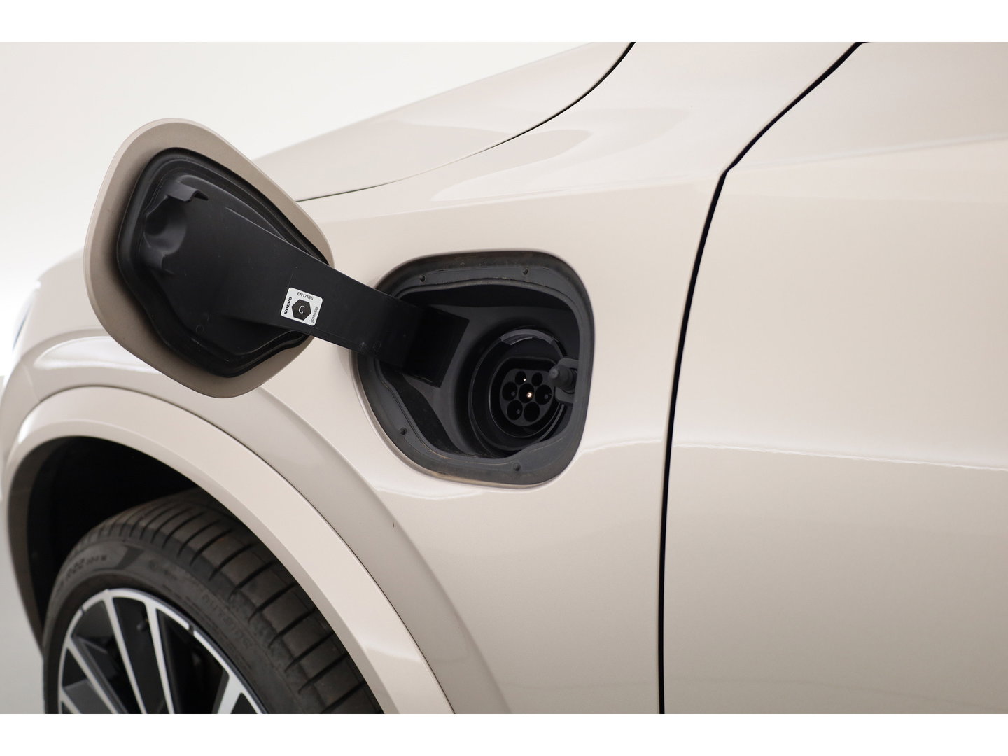 Volvo XC90 2.0 T8 Plug-in hybrid AWD Ultra Bright | Pano | MY26 | 360 Cam | Trekhaak | Stoelvent. | H&K Audio | HUD |