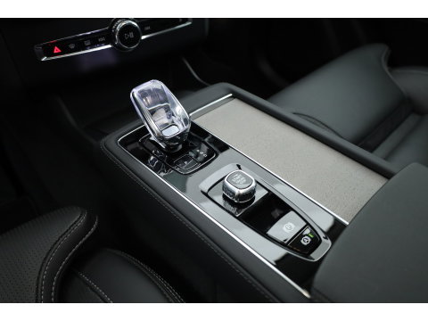 Volvo XC90 2.0 T8 Plug-in hybrid AWD Ultra Bright | Pano | MY26 | 360 Cam | Trekhaak | Stoelvent. | H&K Audio | HUD |