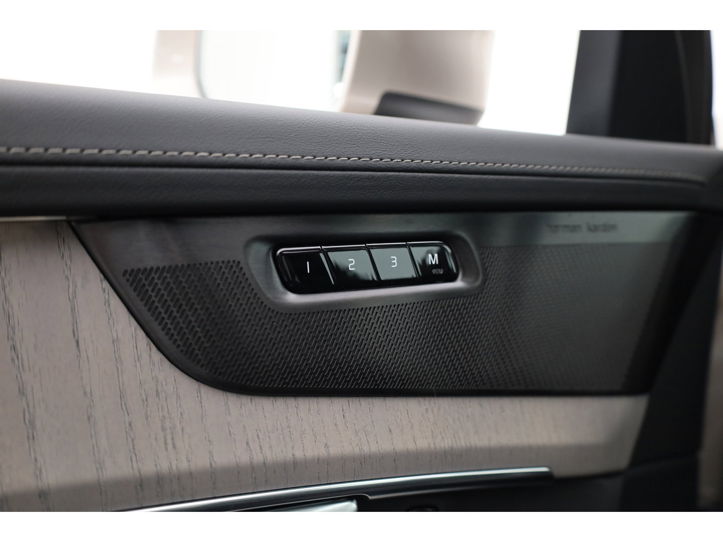 Volvo XC90 2.0 T8 Plug-in hybrid AWD Ultra Bright | Pano | MY26 | 360 Cam | Trekhaak | Stoelvent. | H&K Audio | HUD |