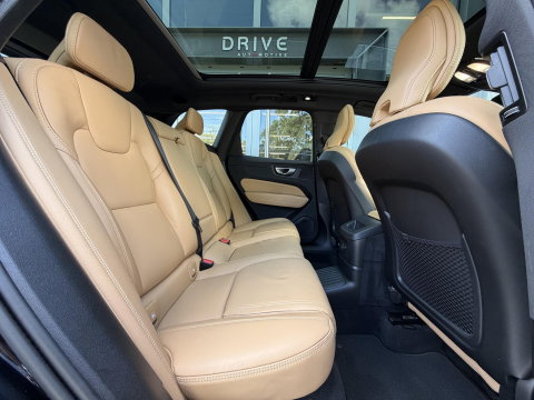 Volvo XC60 2.0 T8 455PK Plug-in hybrid AWD Ultimate Bright Pano|Luchtvering|Ventilatie|Pilot||H/K|HUD|Trekhaak|21"
