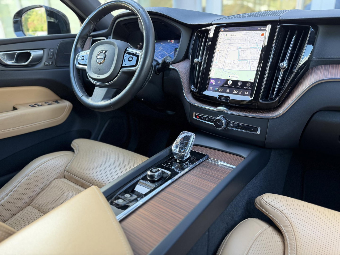 Volvo XC60 2.0 T8 455PK Plug-in hybrid AWD Ultimate Bright Pano|Luchtvering|Ventilatie|Pilot||H/K|HUD|Trekhaak|21"