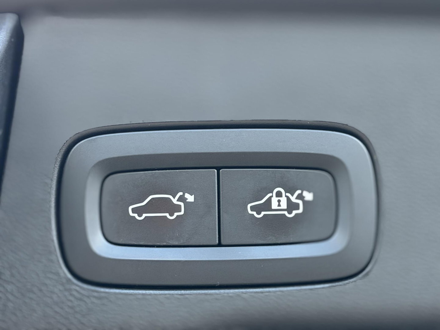 Volvo XC60 2.0 T8 455PK Plug-in hybrid AWD Ultimate Bright Pano|Luchtvering|Ventilatie|Pilot||H/K|HUD|Trekhaak|21"