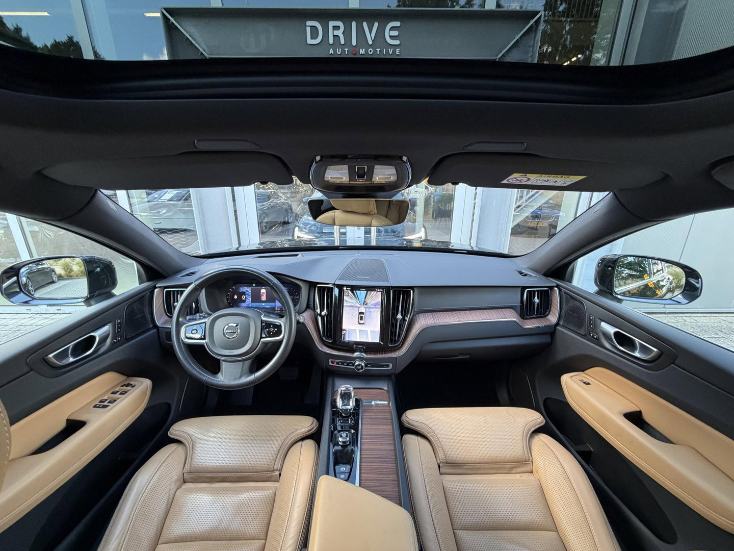 Volvo XC60 2.0 T8 455PK Plug-in hybrid AWD Ultimate Bright Pano|Luchtvering|Ventilatie|Pilot||H/K|HUD|Trekhaak|21"