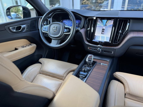 Volvo XC60 2.0 T8 455PK Plug-in hybrid AWD Ultimate Bright Pano|Luchtvering|Ventilatie|Pilot||H/K|HUD|Trekhaak|21"