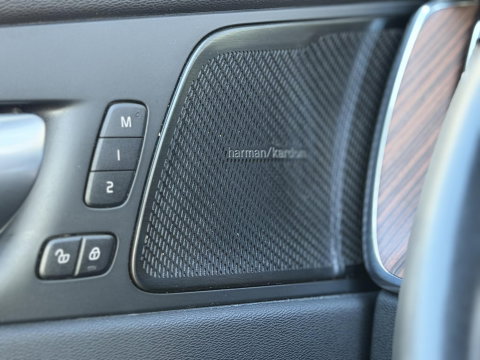 Volvo XC60 2.0 T8 455PK Plug-in hybrid AWD Ultimate Bright Pano|Luchtvering|Ventilatie|Pilot||H/K|HUD|Trekhaak|21"