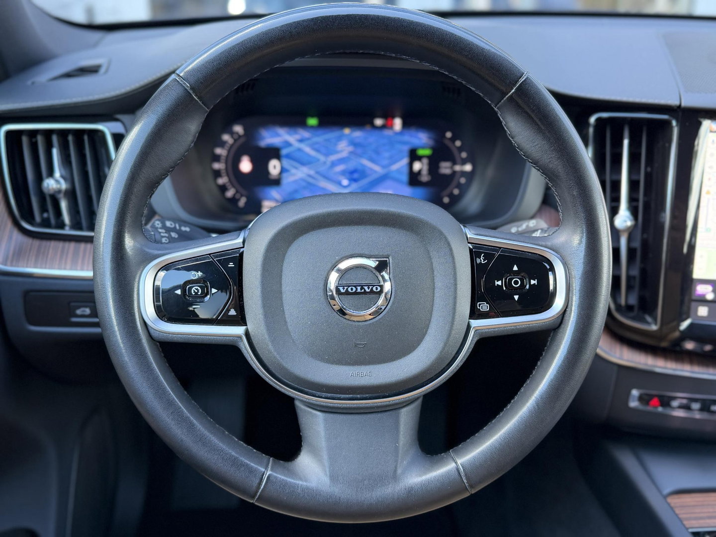 Volvo XC60 2.0 T8 455PK Plug-in hybrid AWD Ultimate Bright Pano|Luchtvering|Ventilatie|Pilot||H/K|HUD|Trekhaak|21"