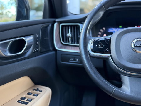 Volvo XC60 2.0 T8 455PK Plug-in hybrid AWD Ultimate Bright Pano|Luchtvering|Ventilatie|Pilot||H/K|HUD|Trekhaak|21"