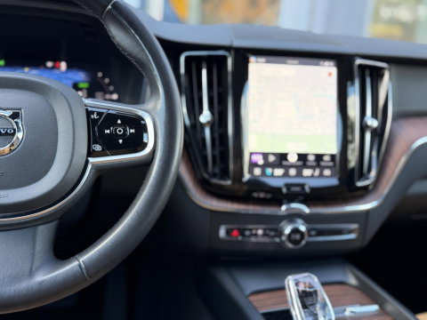 Volvo XC60 2.0 T8 455PK Plug-in hybrid AWD Ultimate Bright Pano|Luchtvering|Ventilatie|Pilot||H/K|HUD|Trekhaak|21"