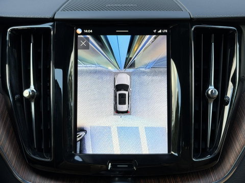 Volvo XC60 2.0 T8 455PK Plug-in hybrid AWD Ultimate Bright Pano|Luchtvering|Ventilatie|Pilot||H/K|HUD|Trekhaak|21"