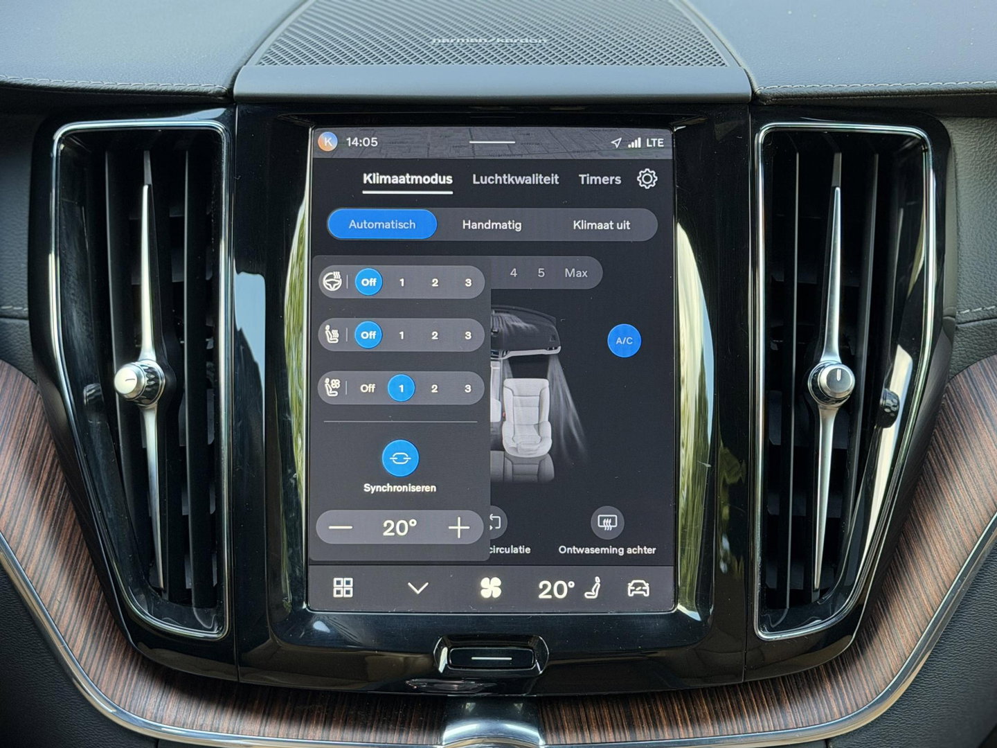 Volvo XC60 2.0 T8 455PK Plug-in hybrid AWD Ultimate Bright Pano|Luchtvering|Ventilatie|Pilot||H/K|HUD|Trekhaak|21"