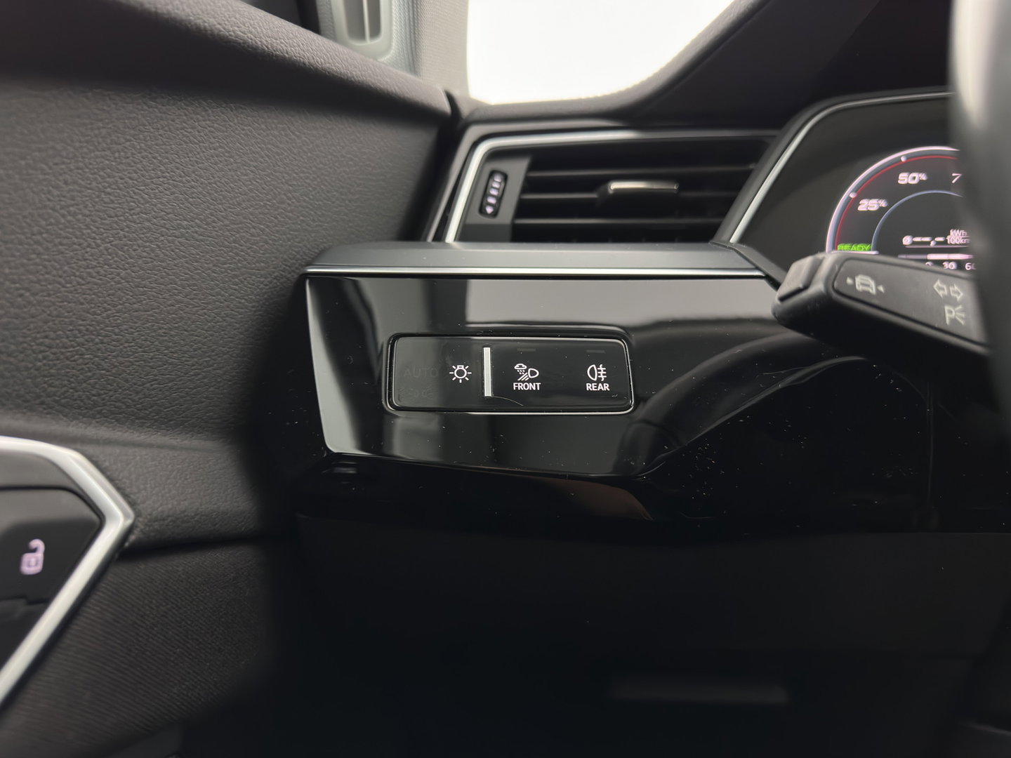 Audi e-tron 55 quattro Advanced edition 95 kWh [3-Fase-11kW] (INCL-BTW) Aut.*FULL-LED | DIGI-COCKPIT | KEYLESS | MEMORY-PACK | CAMERA | NAVI-FULLMAP | SHIFTPADDLES | DAB+ | HEATED-COMFORTSEATS | CRUISE | DRIVE-SELECT | 20''ALU*