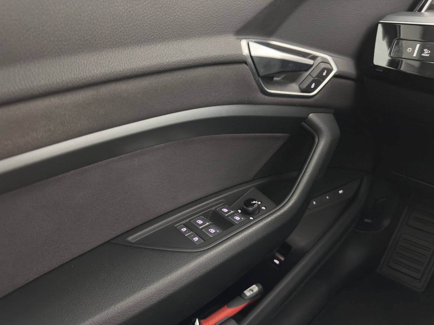 Audi e-tron 55 quattro Advanced edition 95 kWh [3-Fase-11kW] (INCL-BTW) Aut.*FULL-LED | DIGI-COCKPIT | KEYLESS | MEMORY-PACK | CAMERA | NAVI-FULLMAP | SHIFTPADDLES | DAB+ | HEATED-COMFORTSEATS | CRUISE | DRIVE-SELECT | 20''ALU*