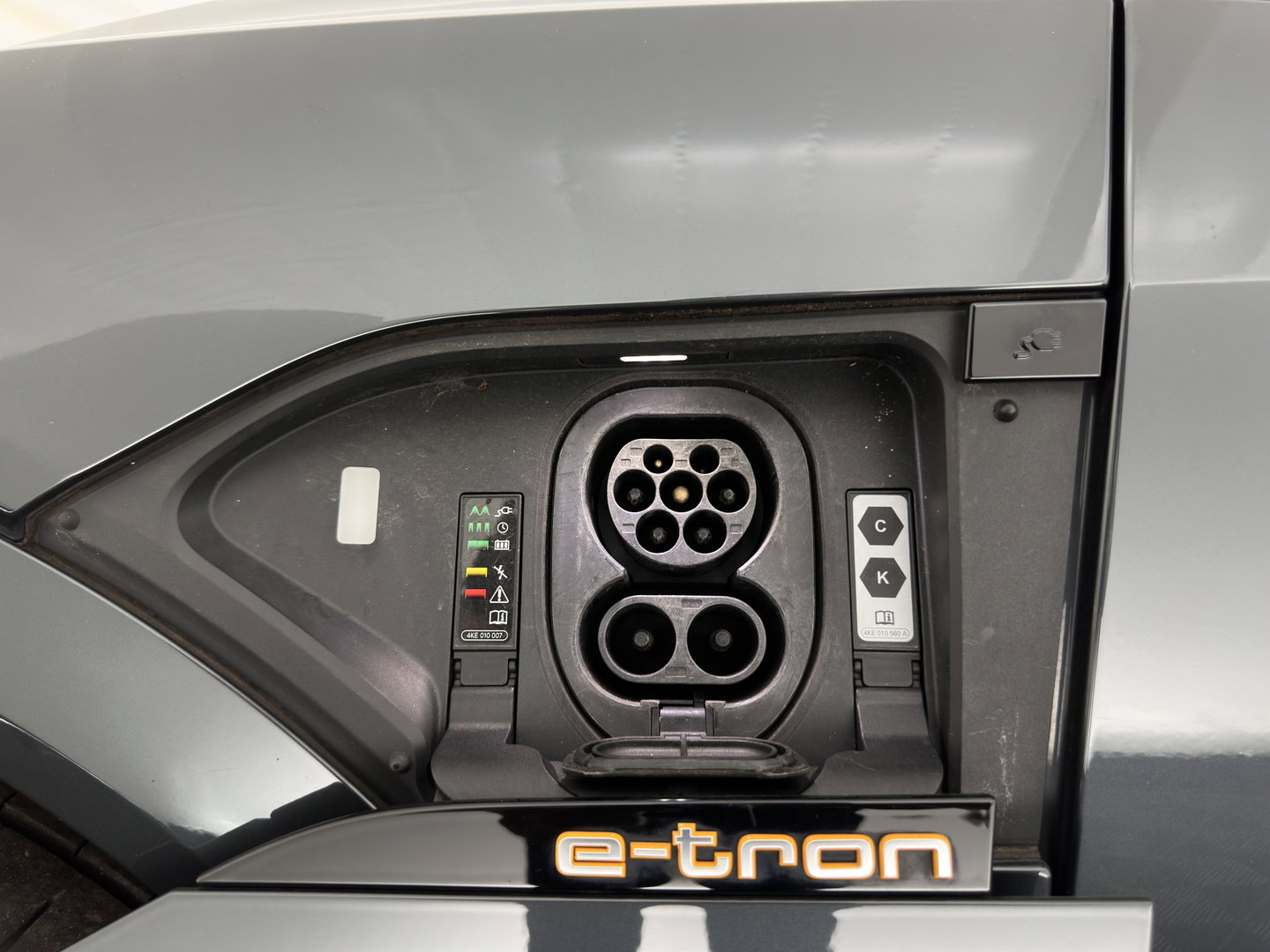 Audi e-tron 55 quattro Advanced edition 95 kWh [3-Fase-11kW] (INCL-BTW) Aut.*FULL-LED | DIGI-COCKPIT | KEYLESS | MEMORY-PACK | CAMERA | NAVI-FULLMAP | SHIFTPADDLES | DAB+ | HEATED-COMFORTSEATS | CRUISE | DRIVE-SELECT | 20''ALU*