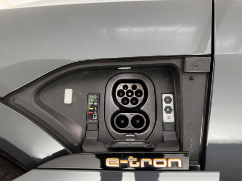 Audi e-tron 55 quattro Advanced edition 95 kWh [3-Fase-11kW] (INCL-BTW) Aut.*FULL-LED | DIGI-COCKPIT | KEYLESS | MEMORY-PACK | CAMERA | NAVI-FULLMAP | SHIFTPADDLES | DAB+ | HEATED-COMFORTSEATS | CRUISE | DRIVE-SELECT | 20''ALU*