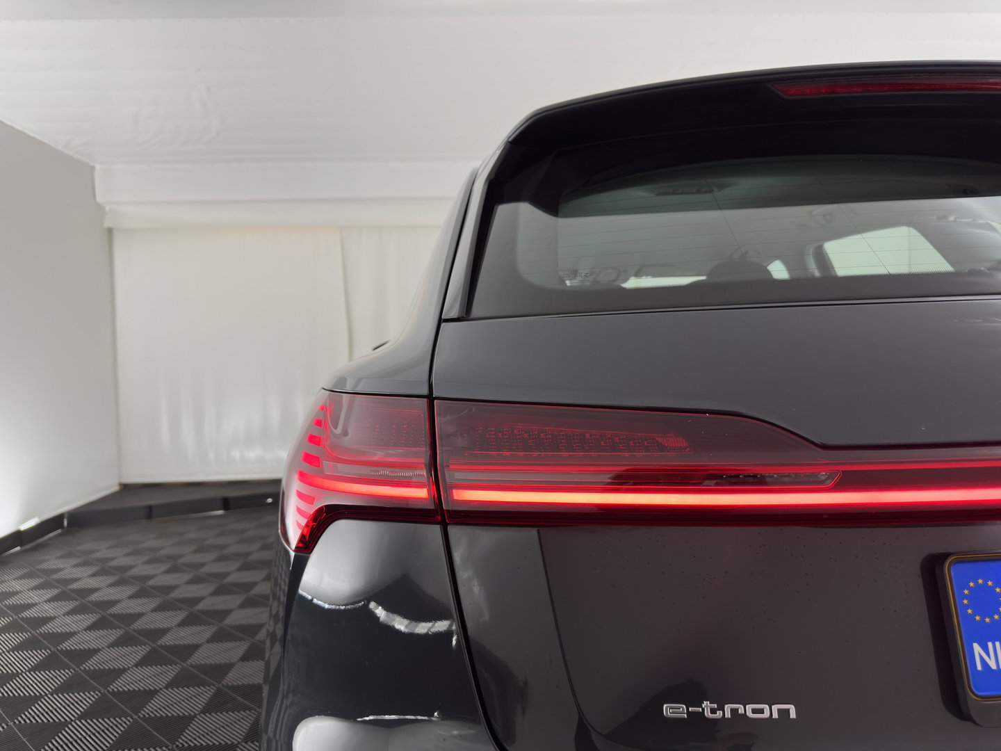 Audi e-tron 55 quattro Advanced edition 95 kWh [3-Fase-11kW] (INCL-BTW) Aut.*FULL-LED | DIGI-COCKPIT | KEYLESS | MEMORY-PACK | CAMERA | NAVI-FULLMAP | SHIFTPADDLES | DAB+ | HEATED-COMFORTSEATS | CRUISE | DRIVE-SELECT | 20''ALU*
