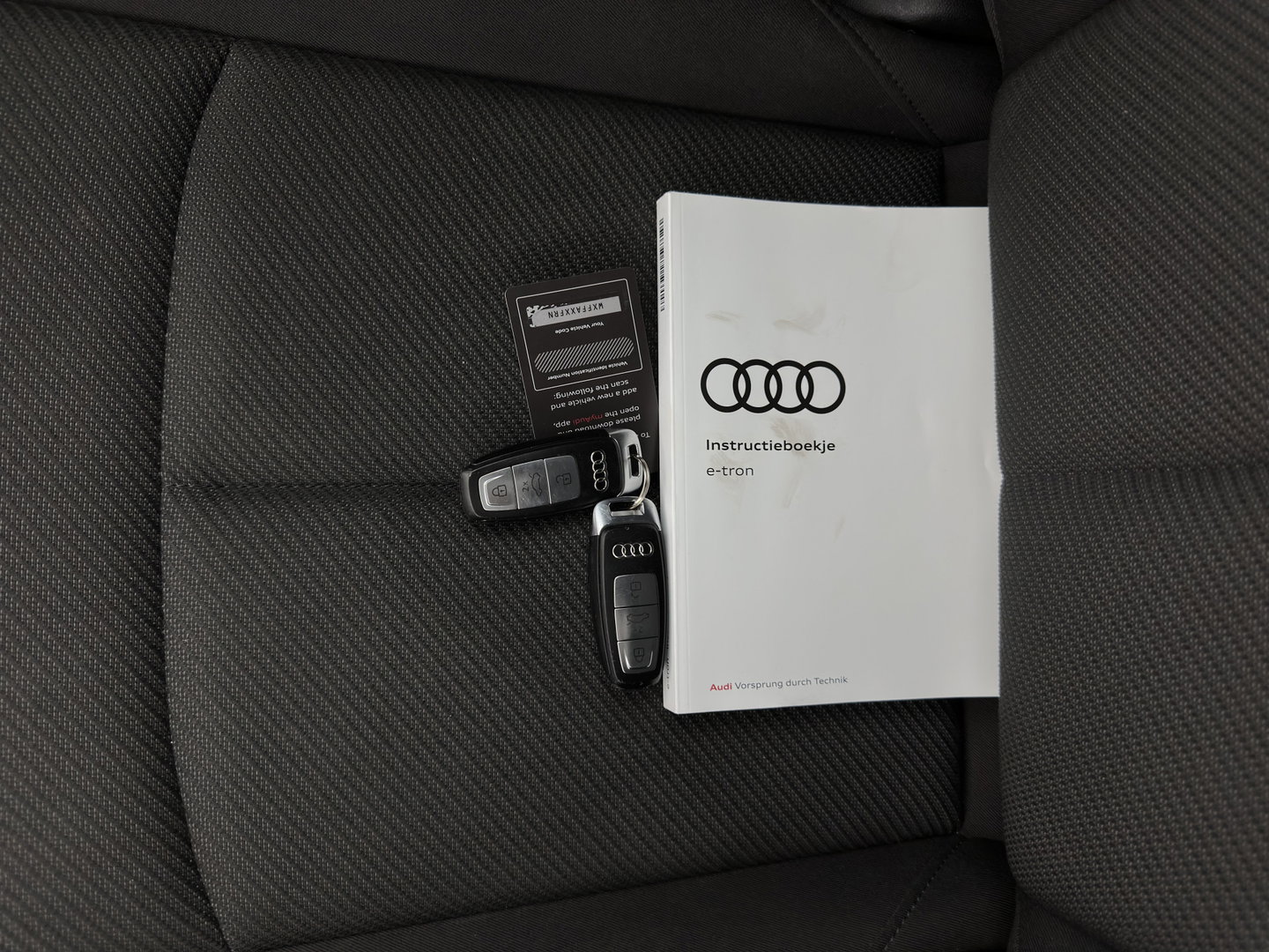 Audi e-tron 55 quattro Advanced edition 95 kWh [3-Fase-11kW] (INCL-BTW) Aut.*FULL-LED | DIGI-COCKPIT | KEYLESS | MEMORY-PACK | CAMERA | NAVI-FULLMAP | SHIFTPADDLES | DAB+ | HEATED-COMFORTSEATS | CRUISE | DRIVE-SELECT | 20''ALU*