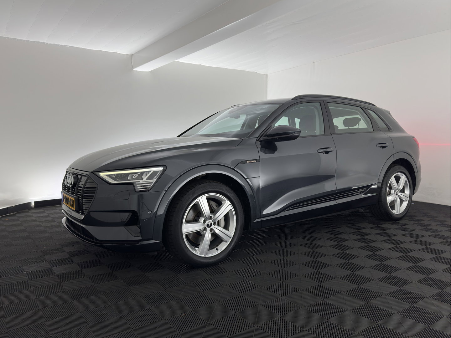Audi e-tron 55 quattro Advanced edition 95 kWh [3-Fase-11kW] (INCL-BTW) Aut.*FULL-LED | DIGI-COCKPIT | KEYLESS | MEMORY-PACK | CAMERA | NAVI-FULLMAP | SHIFTPADDLES | DAB+ | HEATED-COMFORTSEATS | CRUISE | DRIVE-SELECT | 20''ALU*