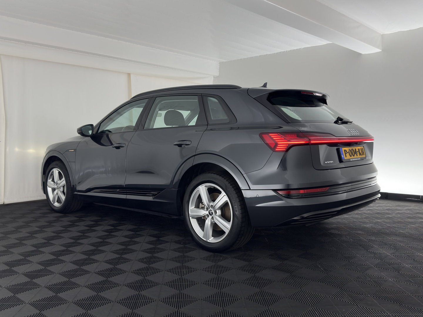 Audi e-tron 55 quattro Advanced edition 95 kWh [3-Fase-11kW] (INCL-BTW) Aut.*FULL-LED | DIGI-COCKPIT | KEYLESS | MEMORY-PACK | CAMERA | NAVI-FULLMAP | SHIFTPADDLES | DAB+ | HEATED-COMFORTSEATS | CRUISE | DRIVE-SELECT | 20''ALU*
