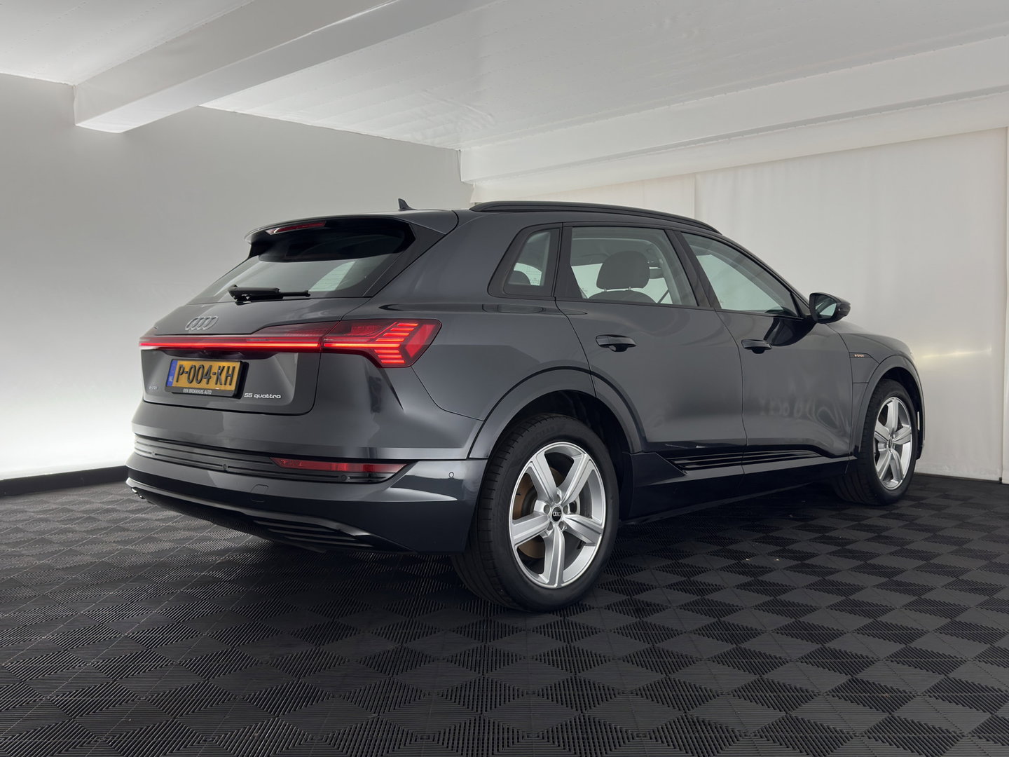 Audi e-tron 55 quattro Advanced edition 95 kWh [3-Fase-11kW] (INCL-BTW) Aut.*FULL-LED | DIGI-COCKPIT | KEYLESS | MEMORY-PACK | CAMERA | NAVI-FULLMAP | SHIFTPADDLES | DAB+ | HEATED-COMFORTSEATS | CRUISE | DRIVE-SELECT | 20''ALU*