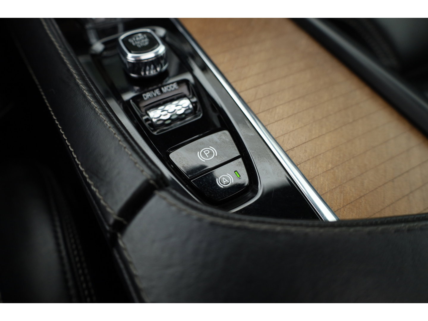 Volvo XC90 2.0 T8 Twin Engine AWD Inscription Full option | Luchtvering | B&W audio | Massage |  360 cam | HUD | Trekhaak |