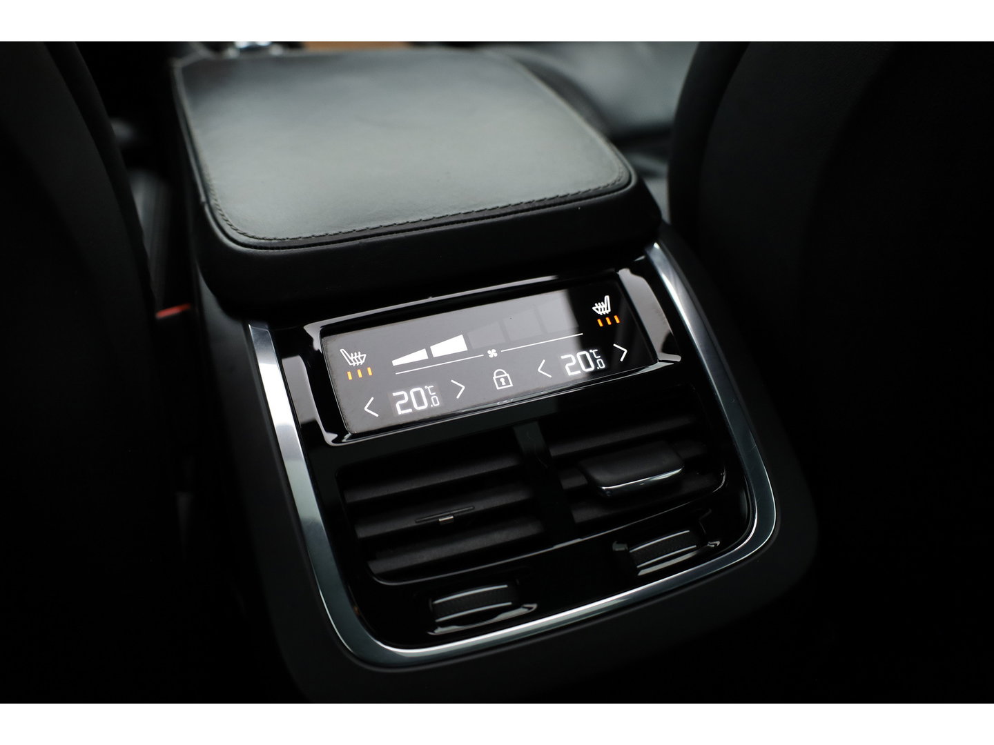 Volvo XC90 2.0 T8 Twin Engine AWD Inscription Full option | Luchtvering | B&W audio | Massage |  360 cam | HUD | Trekhaak |