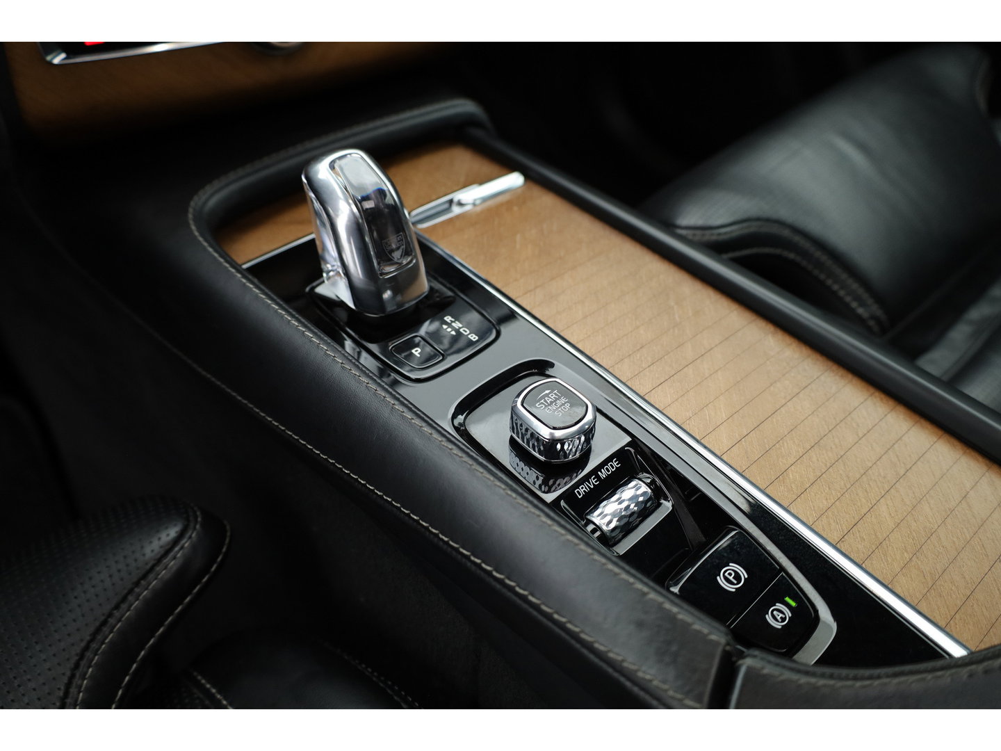Volvo XC90 2.0 T8 Twin Engine AWD Inscription Full option | Luchtvering | B&W audio | Massage |  360 cam | HUD | Trekhaak |