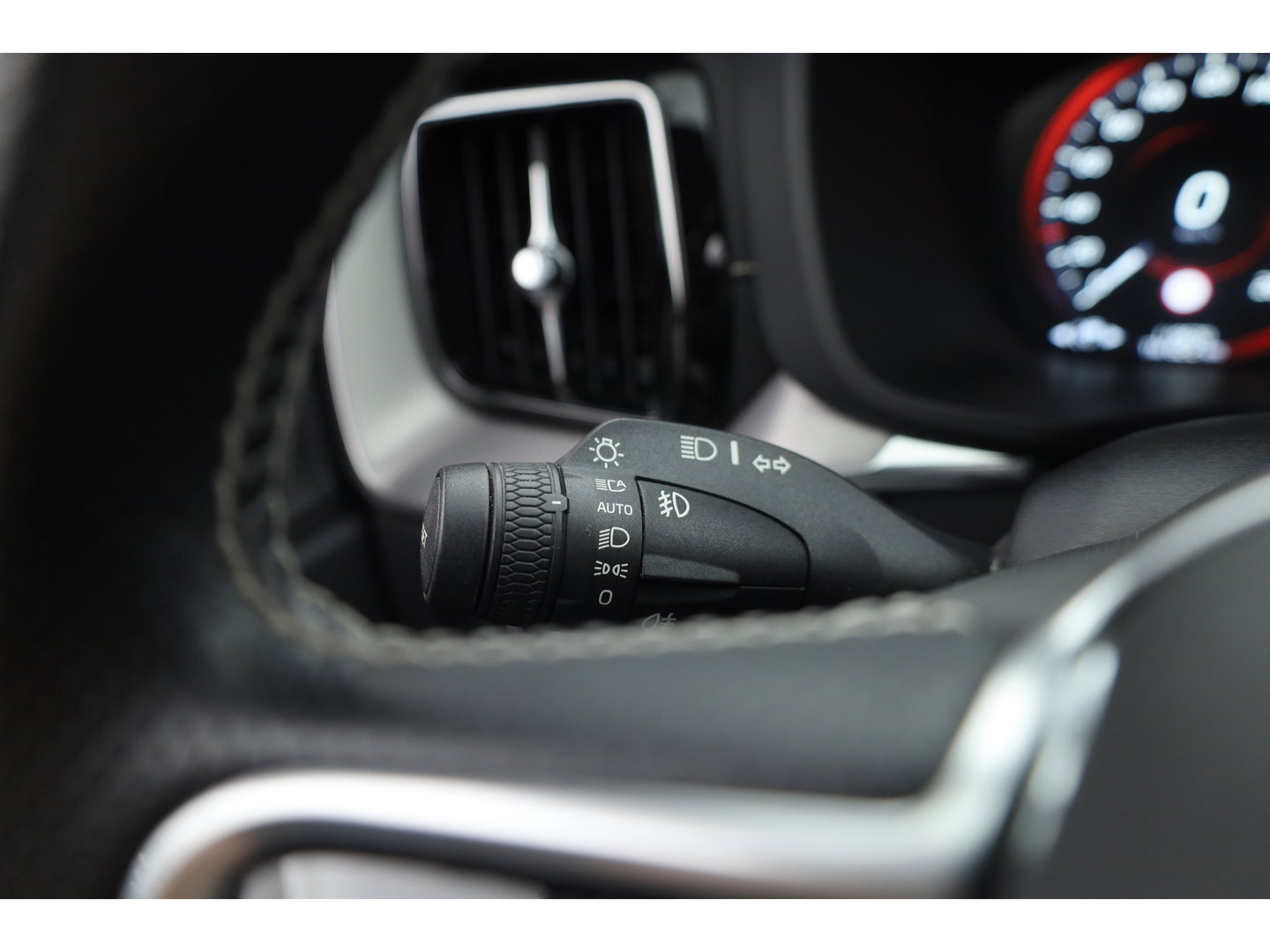 Volvo XC60 2.0 T8 390 PK Twin Engine AWD R-Design | Luchtvering | Heico | Acantara | Trekhaak | HUD | 360 camera | BTW |