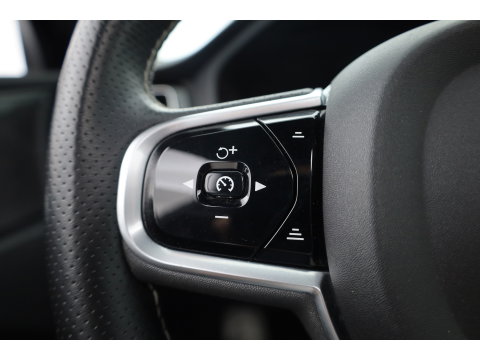 Volvo XC60 2.0 T8 390 PK Twin Engine AWD R-Design | Luchtvering | Heico | Acantara | Trekhaak | HUD | 360 camera | BTW |