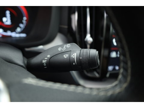 Volvo XC60 2.0 T8 390 PK Twin Engine AWD R-Design | Luchtvering | Heico | Acantara | Trekhaak | HUD | 360 camera | BTW |