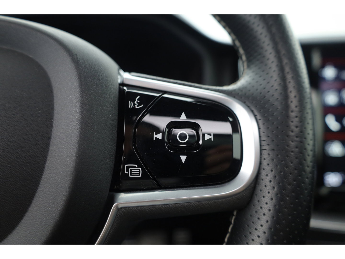 Volvo XC60 2.0 T8 390 PK Twin Engine AWD R-Design | Luchtvering | Heico | Acantara | Trekhaak | HUD | 360 camera | BTW |