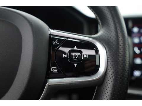 Volvo XC60 2.0 T8 390 PK Twin Engine AWD R-Design | Luchtvering | Heico | Acantara | Trekhaak | HUD | 360 camera | BTW |