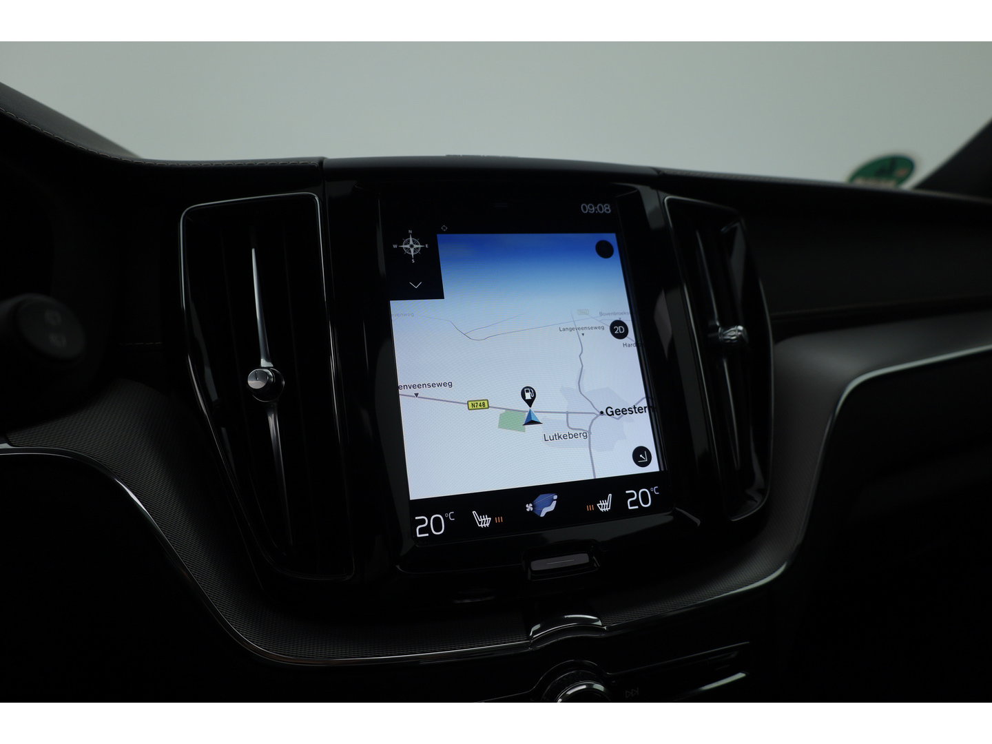 Volvo XC60 2.0 T8 390 PK Twin Engine AWD R-Design | Luchtvering | Heico | Acantara | Trekhaak | HUD | 360 camera | BTW |