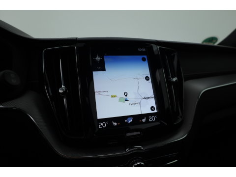 Volvo XC60 2.0 T8 390 PK Twin Engine AWD R-Design | Luchtvering | Heico | Acantara | Trekhaak | HUD | 360 camera | BTW |