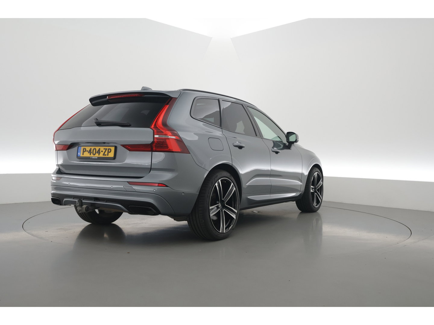 Volvo XC60 2.0 T8 390 PK Twin Engine AWD R-Design | Luchtvering | Heico | Acantara | Trekhaak | HUD | 360 camera | BTW |