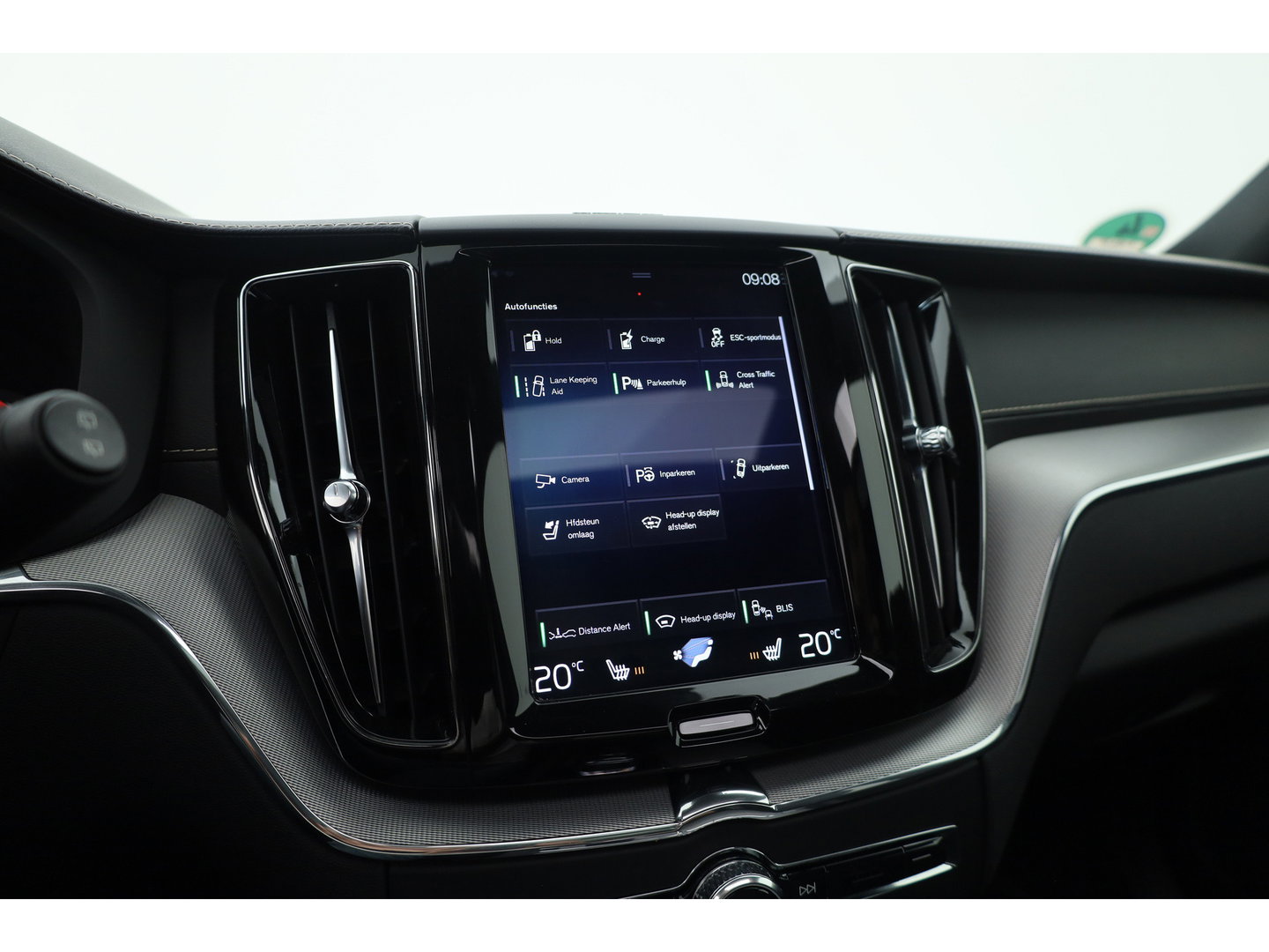 Volvo XC60 2.0 T8 390 PK Twin Engine AWD R-Design | Luchtvering | Heico | Acantara | Trekhaak | HUD | 360 camera | BTW |