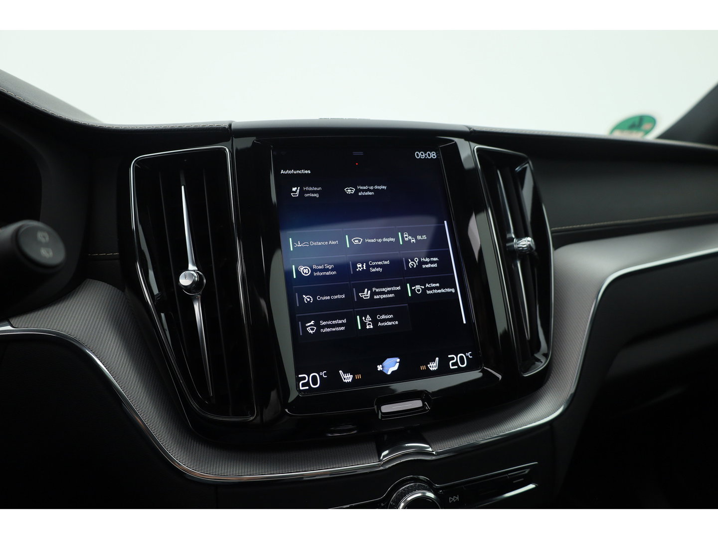 Volvo XC60 2.0 T8 390 PK Twin Engine AWD R-Design | Luchtvering | Heico | Acantara | Trekhaak | HUD | 360 camera | BTW |