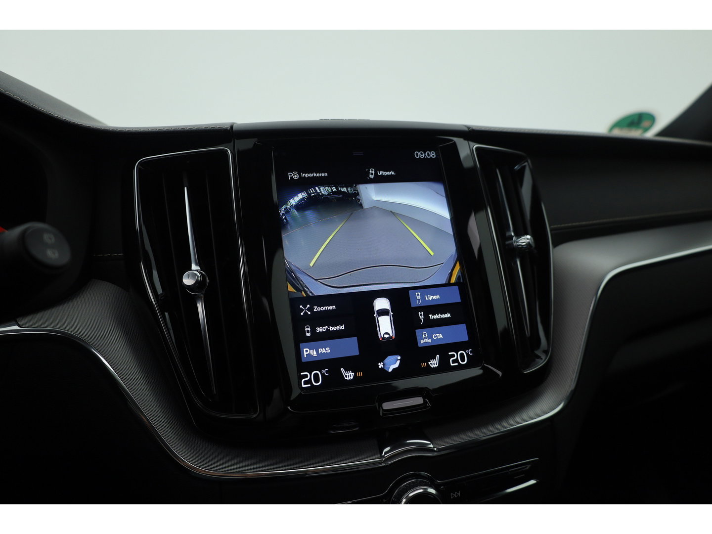 Volvo XC60 2.0 T8 390 PK Twin Engine AWD R-Design | Luchtvering | Heico | Acantara | Trekhaak | HUD | 360 camera | BTW |