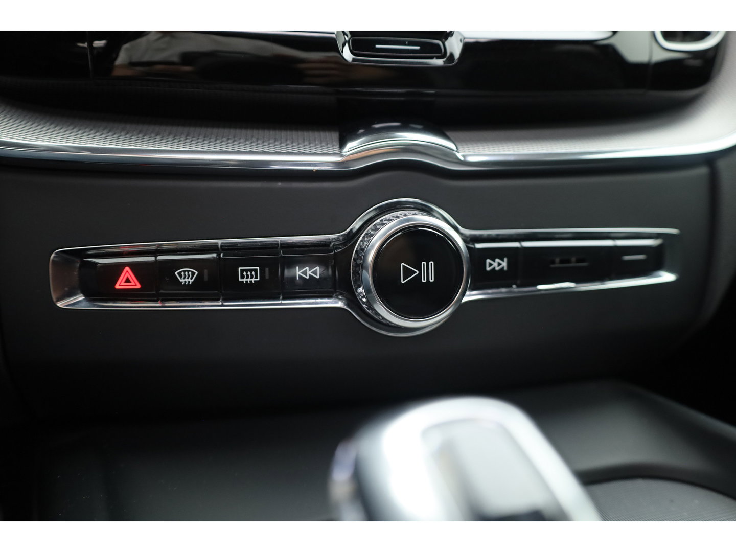 Volvo XC60 2.0 T8 390 PK Twin Engine AWD R-Design | Luchtvering | Heico | Acantara | Trekhaak | HUD | 360 camera | BTW |