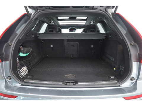 Volvo XC60 2.0 T8 390 PK Twin Engine AWD R-Design | Luchtvering | Heico | Acantara | Trekhaak | HUD | 360 camera | BTW |