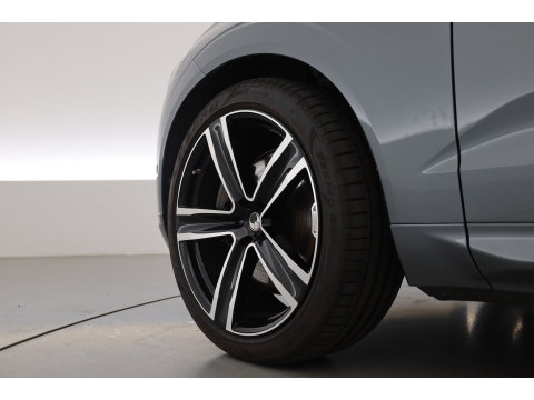 Volvo XC60 2.0 T8 390 PK Twin Engine AWD R-Design | Luchtvering | Heico | Acantara | Trekhaak | HUD | 360 camera | BTW |