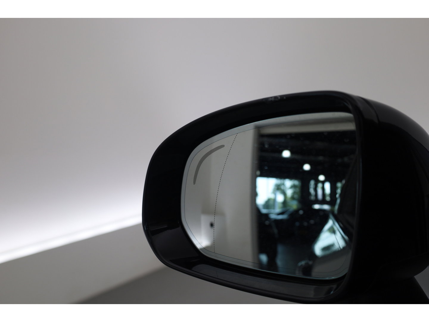 Volvo XC60 2.0 T8 390 PK Twin Engine AWD R-Design | Luchtvering | Heico | Acantara | Trekhaak | HUD | 360 camera | BTW |