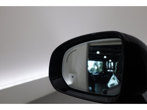 Volvo XC60 2.0 T8 390 PK Twin Engine AWD R-Design | Luchtvering | Heico | Acantara | Trekhaak | HUD | 360 camera | BTW |