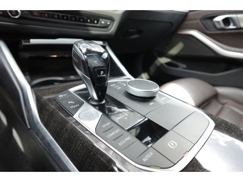 BMW 3-serie 320i High Executive PANO H&K LEDER