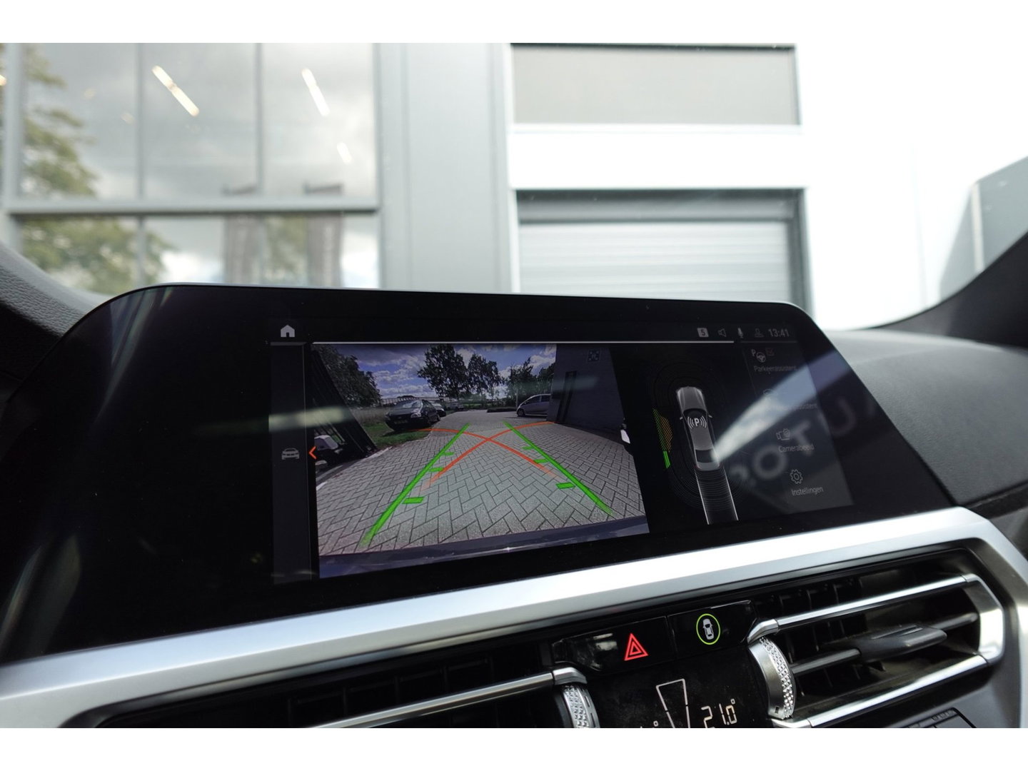 BMW 3-serie 320i High Executive PANO H&K LEDER