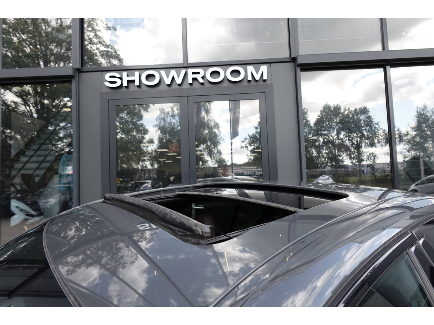 BMW 3-serie 320i High Executive PANO H&K LEDER