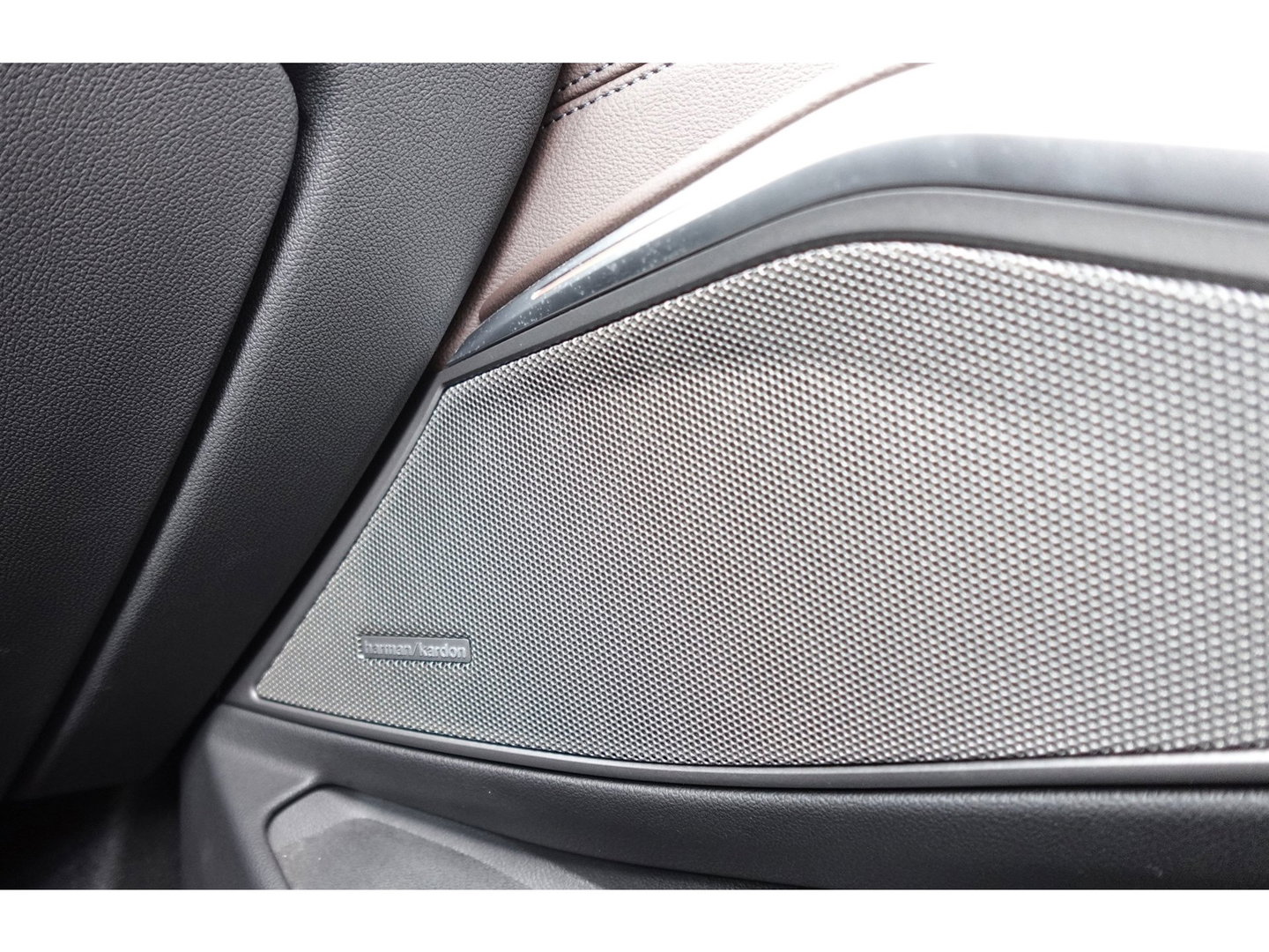 BMW 3-serie 320i High Executive PANO H&K LEDER